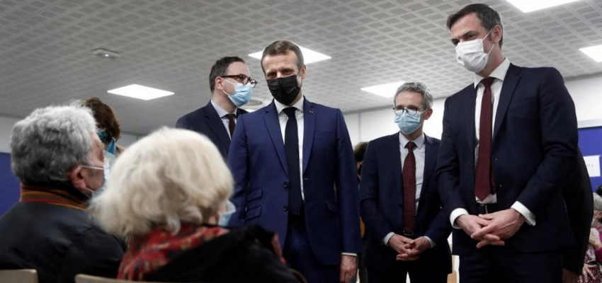 Emmanuel Macron à Valenciennes sur le thème de la vaccination @ Centre de vaccination Covid | Valenciennes | Hauts-de-France | France