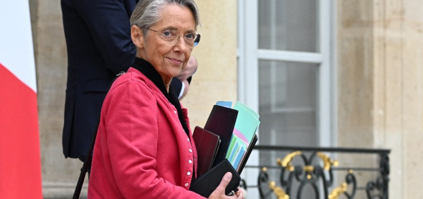 Elisabeth Borne à la manoeuvre, reçoit les insignes de grand-croix de l’ordre national du Mérite @ Palais de l'Elysée | Paris | Île-de-France | France